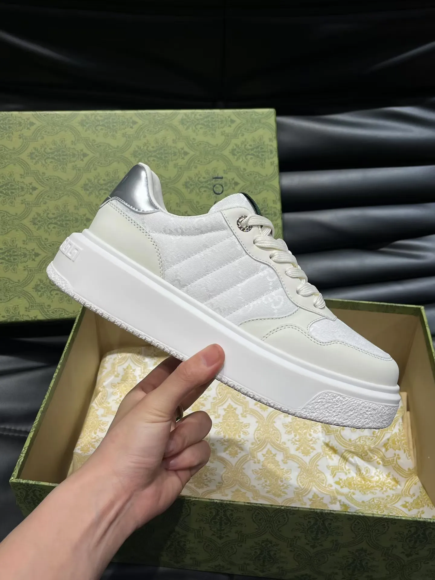 Men's Men's Shoes Men's Men's 💰460 new men's shoes GUCCI [Lightning] latest shoes shipped. Original quality, fashionable, special materials, sheepskin lining, new packaging. The foot feels super comfortable and the workmanship is impeccable. Size: 38-45